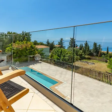 Daphne, Lourdas Bay View * Лурдата