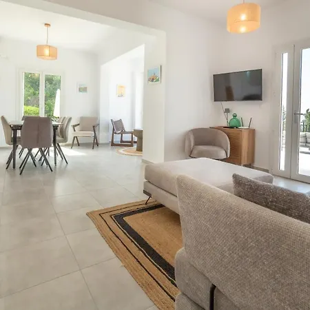 فيلة Daphne, Lourdas Bay View لورداهاتا