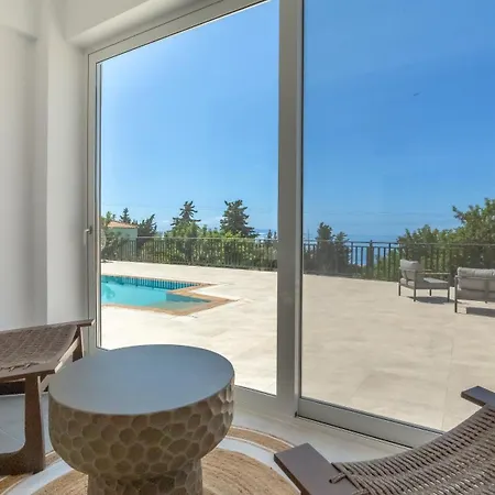 فيلة Daphne, Lourdas Bay View لورداهاتا