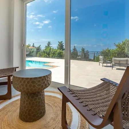 Daphne, Lourdas Bay View فيلة