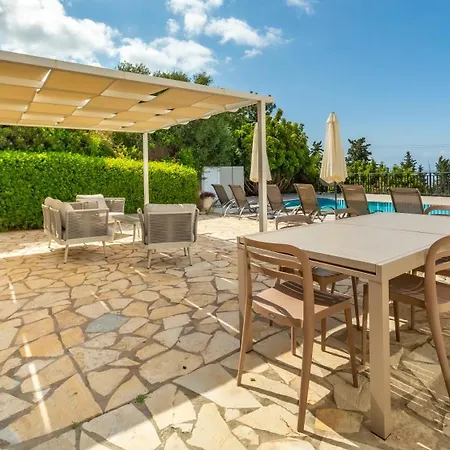 فيلة Daphne, Lourdas Bay View لورداهاتا
