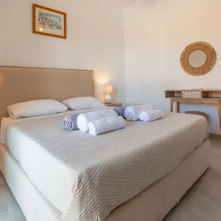 فيلة Daphne, Lourdas Bay View